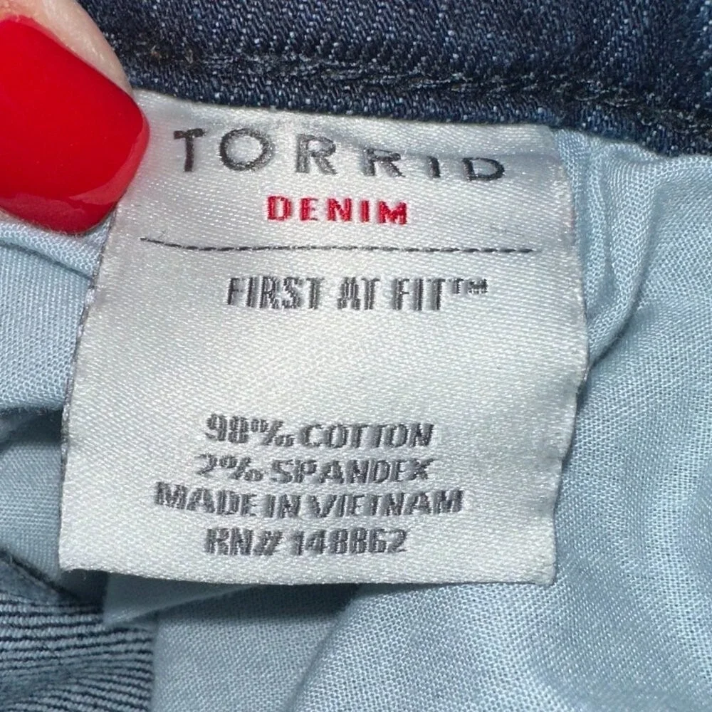 Women's Torrid Boyfriend Cut Cropped Denim Jeans Size 28S - Picture 6 of 7